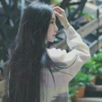 气质的长发飘逸的女生微信头像