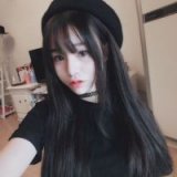 两条麻花辫女生头像 人潮拥挤别忘了牵起我的手