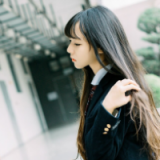 阿宝色头像女生带字 爱是不死欲望 是疲惫生活的