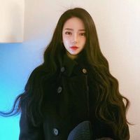 长发简约的女生微信头像