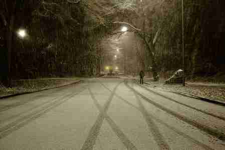 唯美风景飘雪头像 微信头像巴黎铁塔飘雪