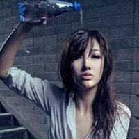 伤感中带点坚强的女生头像 爱到心碎仍勉强自己