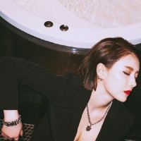 伤感性感的女生微信头像