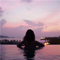 最新唯美逆光少女高清版 这感情若即若离