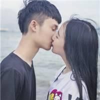 唯美情侣拥吻头像