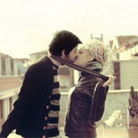 情侣亲吻头像唯美意境 落泪的雨花这雨好伤感 情侣亲吻头像唯美意境 落泪的雨花这雨好伤感