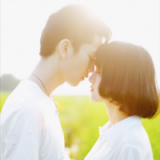 情侣头像骑男友脖子上我把余生写成诗 浪漫的情 情侣头像骑男友脖子上我把余生写成诗 浪漫的情