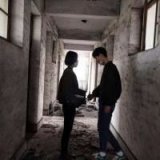 戴蓝帽子有爱心的情侣头像就算是被欺负，还有