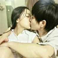 【kiss情侣头像】激情男女亲吻情侣头像一左一右