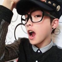 微信眼镜控男生 帅气好看的微信男生头像