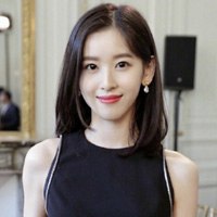 奶茶妹妹美艳现身秀场 章泽天图片高清最新版