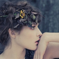 姿态不乱半面微醺 很有气质的侧