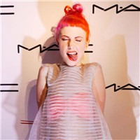 这姑娘发色好艳丽 超有个性原宿