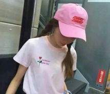 后来她一个人哭了好久个性小女生微信头像