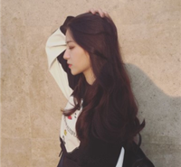 镜头前的时尚女生自拍