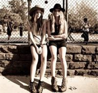 欧美姐妹花女生微信头像 欧美姐妹花女生微信头像