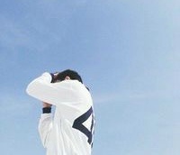 世界太小还是丢了你_忧郁气质男生伤感头像