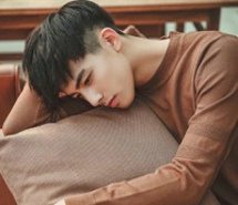 十字路口丶我该往那走_个性帅气微信男生头像