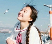 站在阳光下是我们狂欢过的青春_俏皮可爱女生头