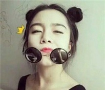 戴墨镜的可爱微信女生头像