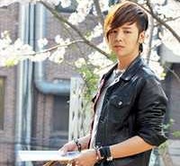 花美男张根硕微信头像热门推荐 花美男张根硕微信头像热门推荐