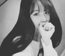 黑白女生长发唯美头像