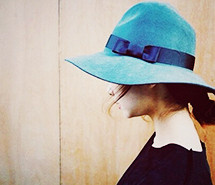 人生是场荒芜的旅行，冷暖自知