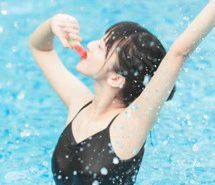 元气少女水中壁纸