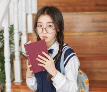 校园风美女室内写真集桌面壁纸