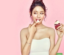 韩国女团AOA成员雪炫情人节写真桌面壁纸