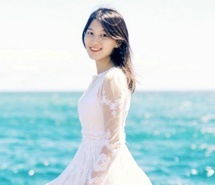 文艺清新白裙子美女海边写真平板壁纸