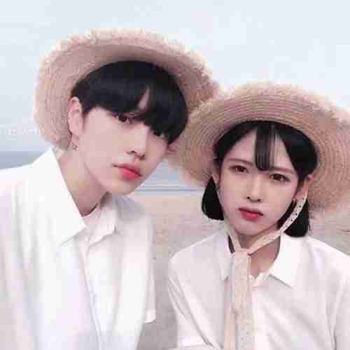 戴草帽白衣情人 戴草帽白衣情人