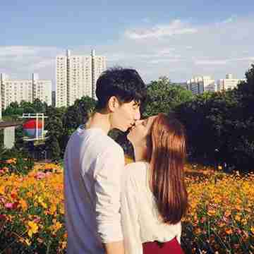 花海亲吻 花海亲吻