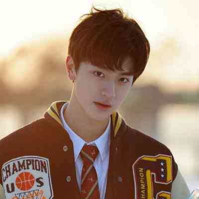 英俊小伙帅呆了