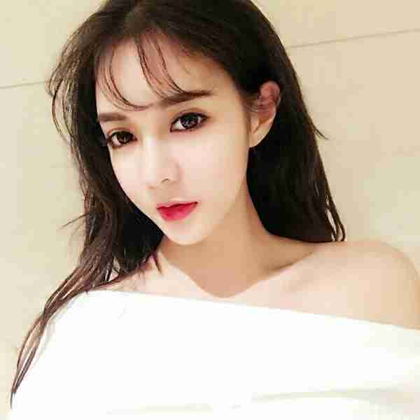 清纯亦性感女人