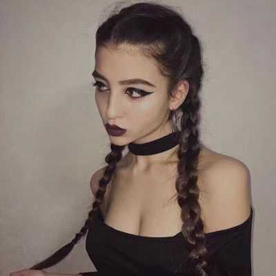 麻花辫浓妆性感妹子 麻花辫浓妆性感妹子