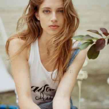 冷艳平胸女汉子