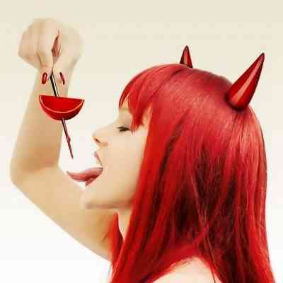 红发犄角女魔头