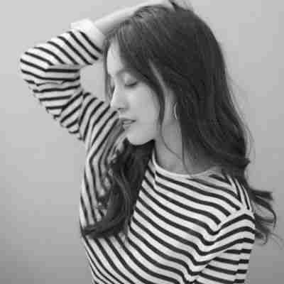 陶醉斑马衫美女图片