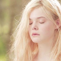 金发美女清新可人