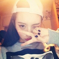 黑甲白帽剪刀手