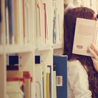 图书馆情侣浪漫之吻