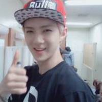 戴帽子的韩国型男 戴帽子的韩国型男