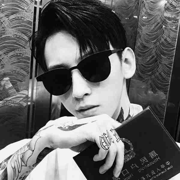 哥是有身份证的男人 哥是有身份证的男人