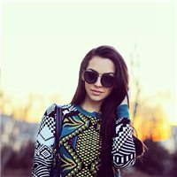 戴墨镜的007美女人