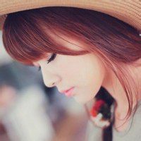 草帽美女优雅气质