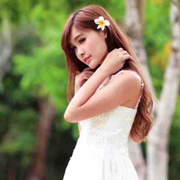 千娇百媚白裙美女图片