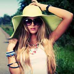 戴帽子眼镜的欧美丽人