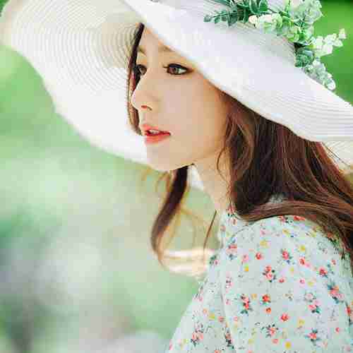 清新碎花裙嫩妹子