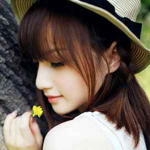 清新美女醉花香